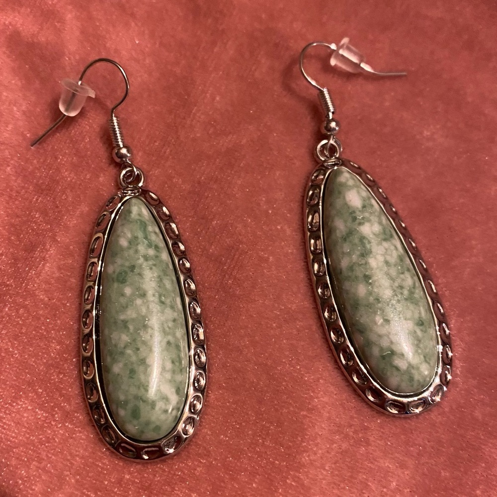 Marbled Green Fashion Earrings - Picture 3 of 3